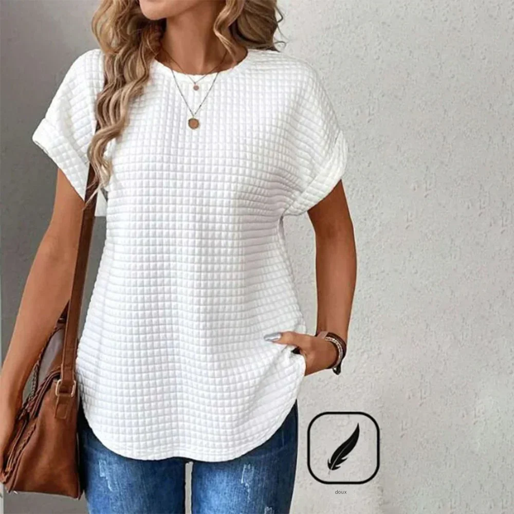 T-shirt basique blanc à manches courtes et simple