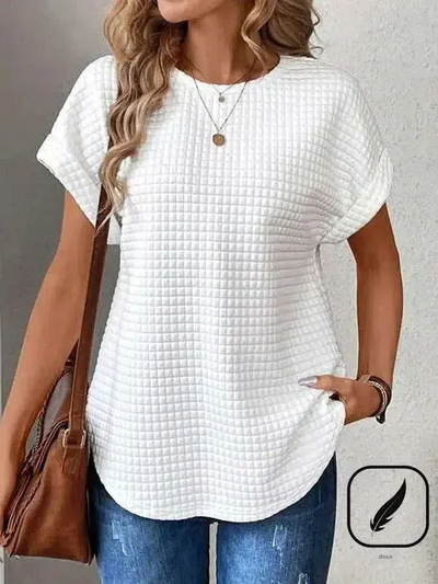 T-shirt basique blanc à manches courtes et simple