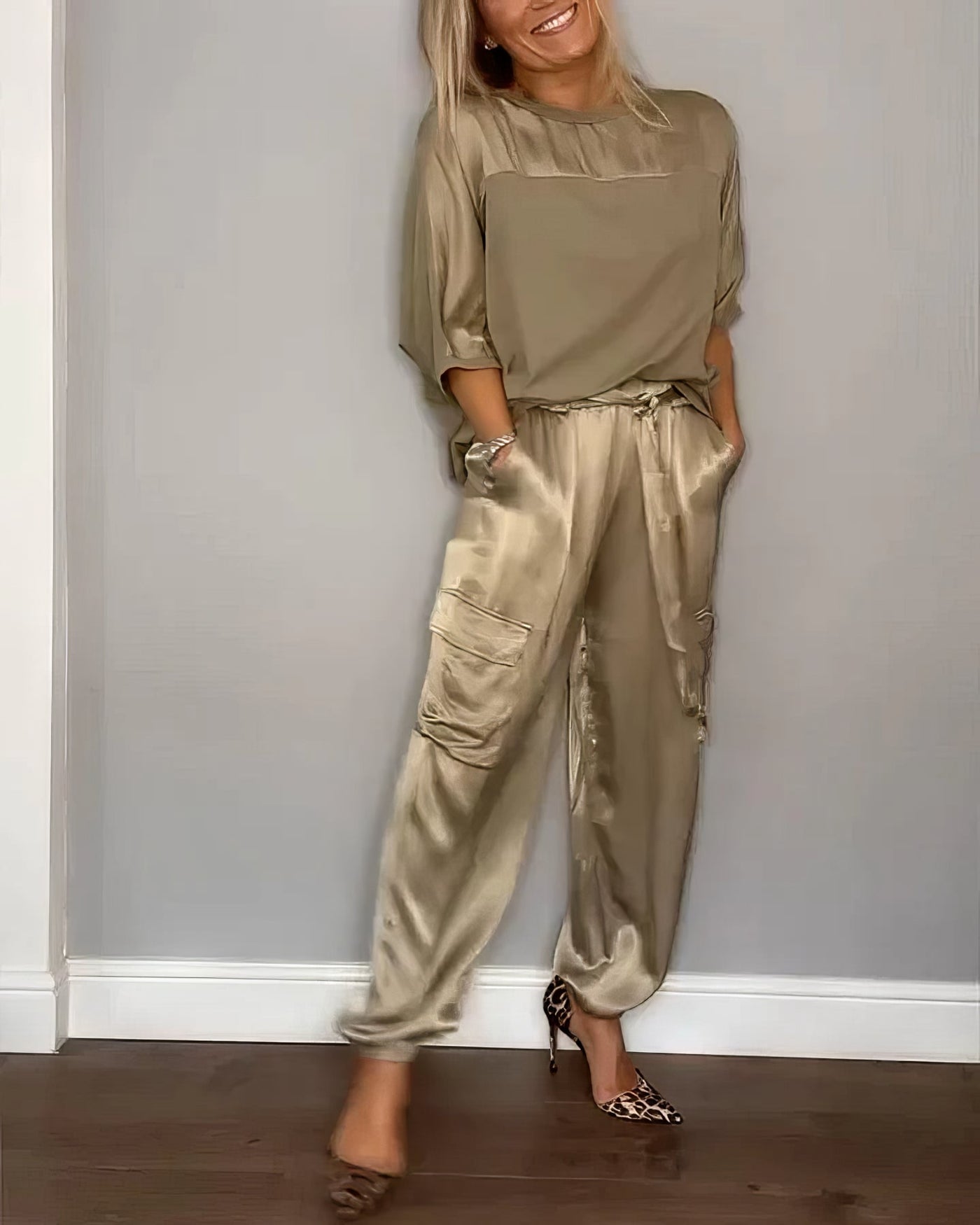 Ensemble Élégant en Satin Deux Pièces avec Blouse et Pantalon